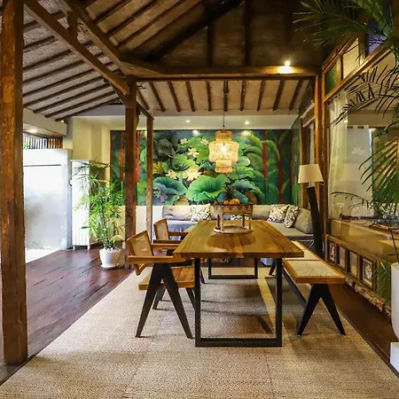 Nicely-Decorated Compact Villa With Plunge Pool