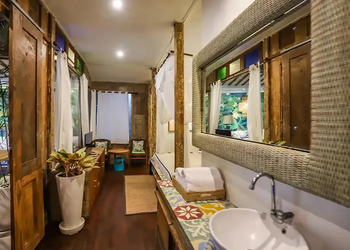 Nicely-decorated Compact With Plunge Pool *
