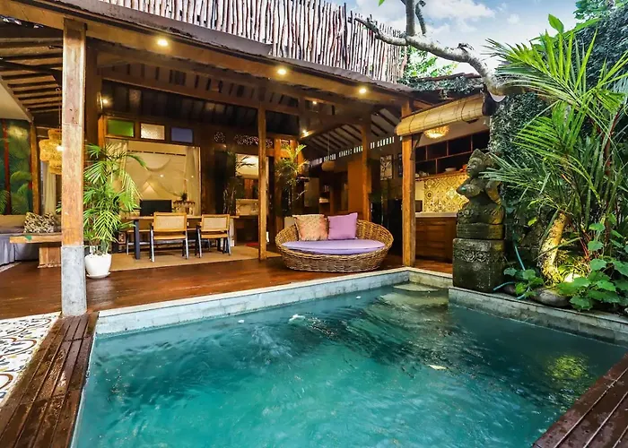 Nicely-decorated Compact With Plunge Pool